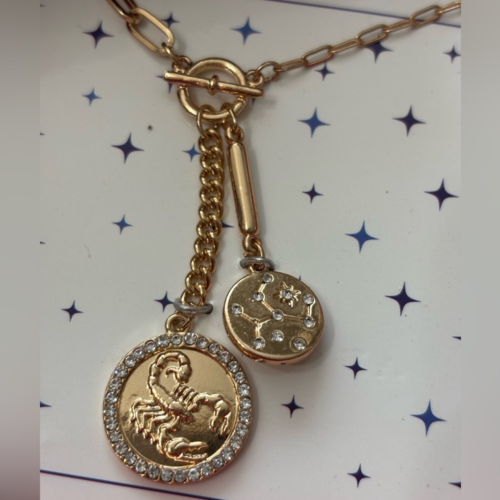 SCORPIO NIB Zodiac Gold Toned Paper Clip Toggle Closure Charm Necklace - Picture 2 of 2